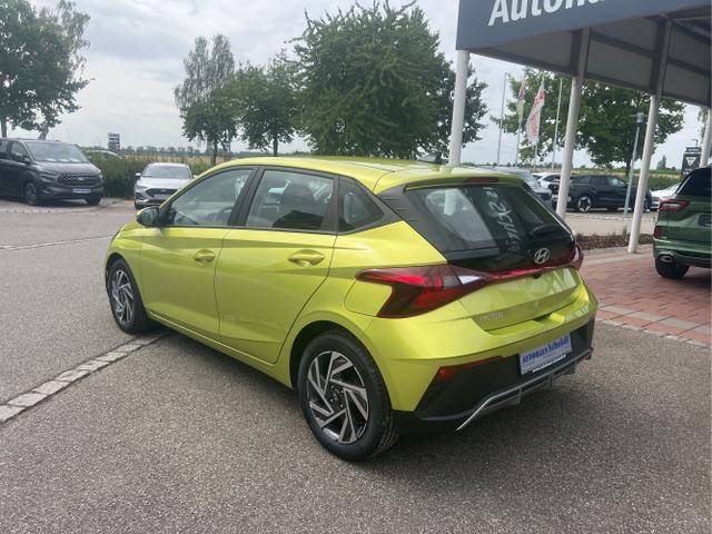 Hyundai / i20 / Grün / / / i20 1.2i WAVE + WINTER