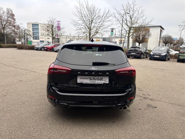 Ford / Focus Turnier / Schwarz / / / Focus ST-Line X 1.0 EcoBoost Mild-Hybrid S/S (EURO