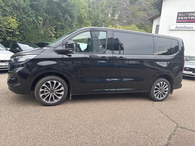 Ford / Tourneo Custom / Schwarz / / / 