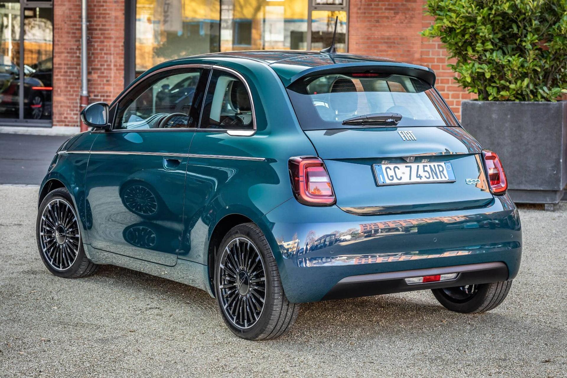 Vollelektrisch angetriebener Fiat 500 geht mit neuen Ausstattungsdetails  ins Modelljahr 2022, Fiat