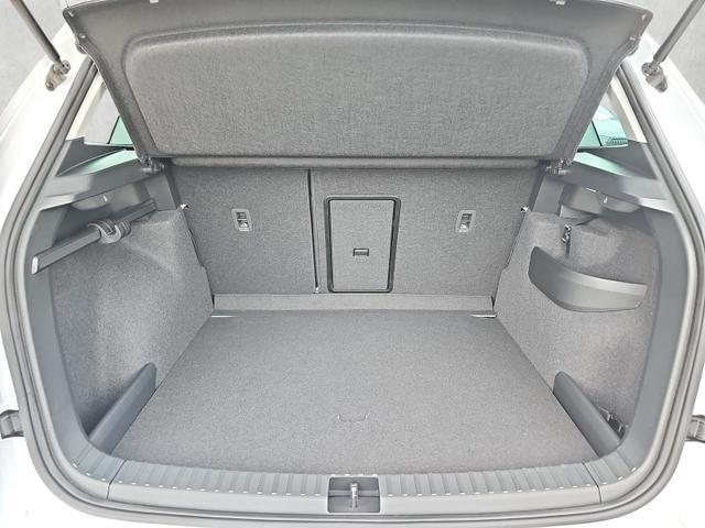 Skoda Karoq - Selection 1.5 TSI DSG / Navi R&uuml;ckfahrk ...