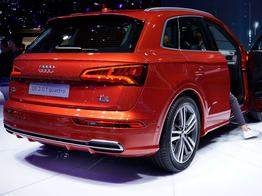 Audi Q5, Bilder sind beliebige Beispiele aus der frei konfigurierbaren Modellreihe. Durch kurzen Hinweis per Mail erhalten Sie von uns Original-Abbildungen.