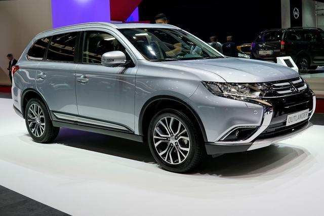 Mitsubishi outlander вид сзади