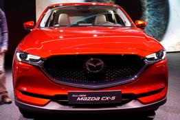 Mazda CX-5, Beispiel-Fotos beliebig bestell- und wunschgemäß konfigurierbarer Modelle. 