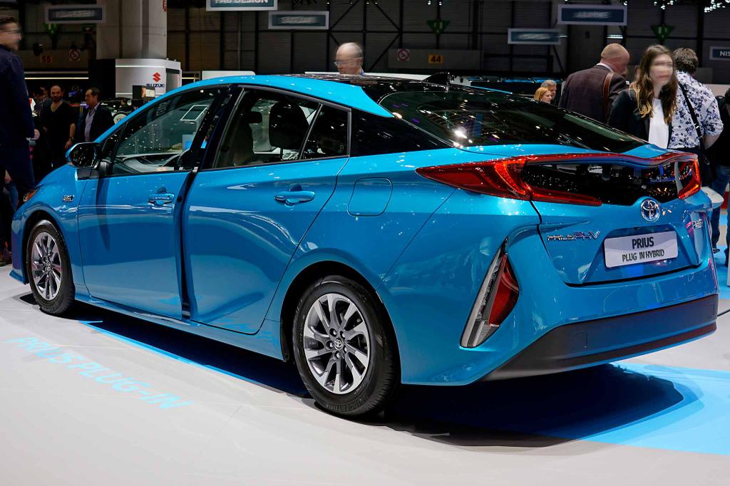 Chery 8 plug in hybrid. Toyota Prius 1.8 Hybrid. Тойота Приус 2018. Тойота Приус 2018г. Приус 50 кузов.