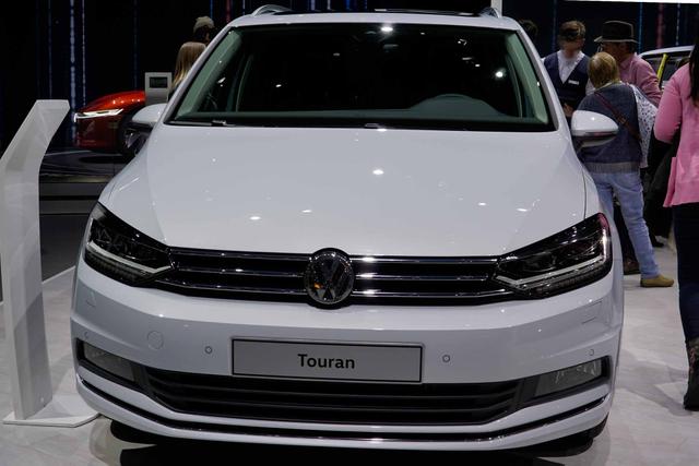 Volkswagen Touran, Die hier gezeigten Fotoaufnahmen zeigen Fahrzeuge der bezeichneten Modellreihe. Manche entstanden auch (noch) vor einer Modellneuerung des Herstellers. Alle von uns angebotenen Autos werden erst nach unserer Bestellung produziert.