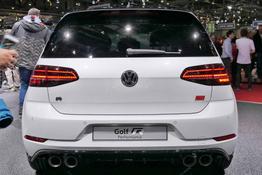 Volkswagen Golf, Bilder sind beliebige Beispiele aus der frei konfigurierbaren Modellreihe. Durch kurzen Hinweis per Mail erhalten Sie von uns Original-Abbildungen.