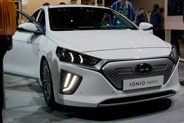Hyundai IONIQ, Bilder sind beliebige Beispiele aus der frei konfigurierbaren Modellreihe. Durch kurzen Hinweis per Mail erhalten Sie von uns Original-Abbildungen.