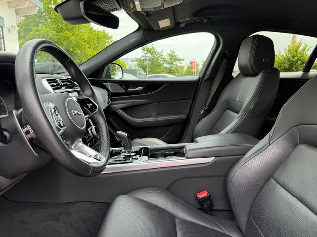 Jaguar XE D200 R-Dynamic Black Mild-Hybrid S/S 