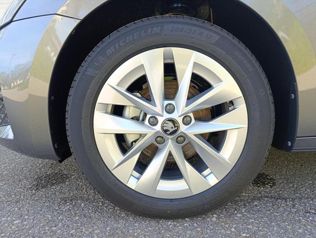 Skoda Octavia Combi 1.5 TSI mHEV 110 kW Selection DSG Navi RFK 
