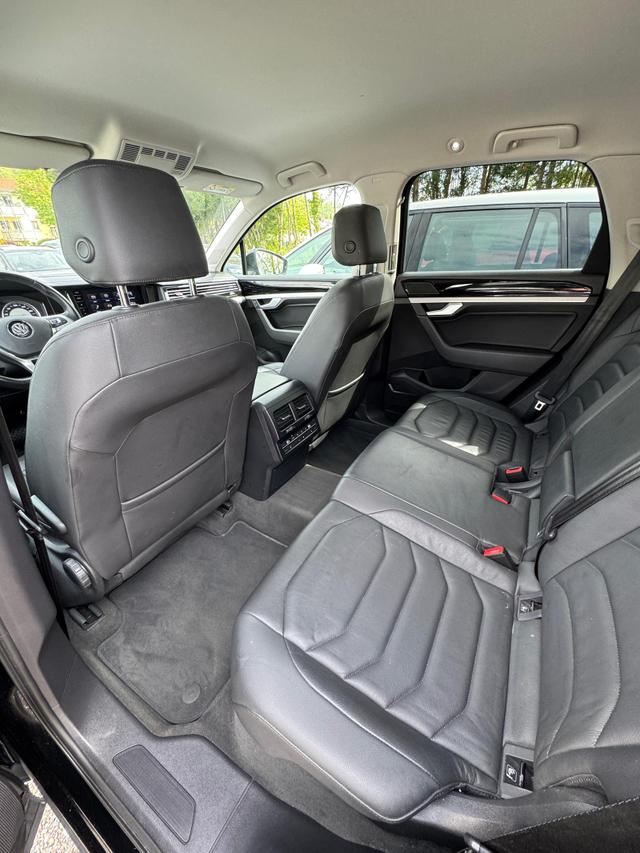 Volkswagen Touareg Basis 4Motion 3.0 V6 AHK RFK ACC NAVI 