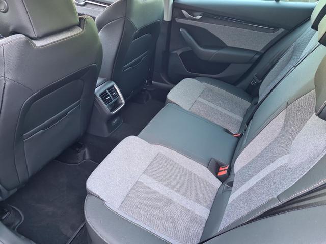 Skoda Octavia Combi 1.5 TSI mHEV 110 kW Selection DSG Navi RFK 