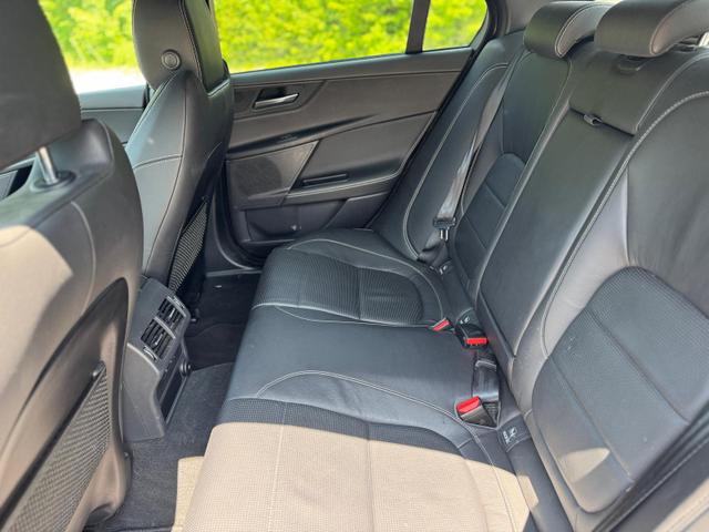 Jaguar XE Ingenium Edition 2.0 Diesel R-Sport 5-Türer AHK Navi App Connect 