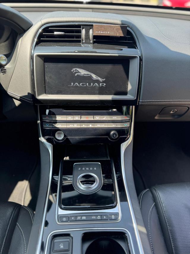 Jaguar XE Ingenium Edition 2.0 Diesel R-Sport 5-Türer AHK Navi App Connect 