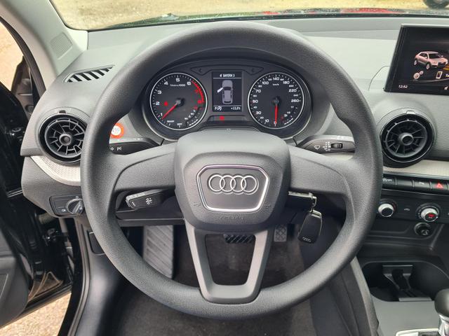 Audi Q2 Basis 1.4 TFSI DSG AHK Alu GRA Kamera eleHeckkl. 