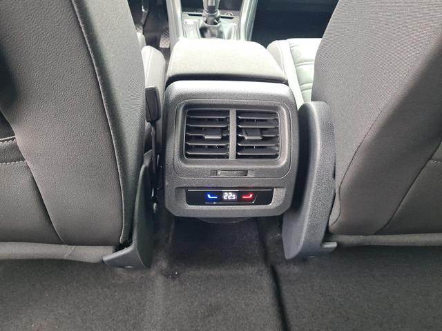 Volkswagen Touran Comfortline BMT/Start-Stopp 1.5 TSI DSG Comf. AHK Navi StHeiz KiSitze 