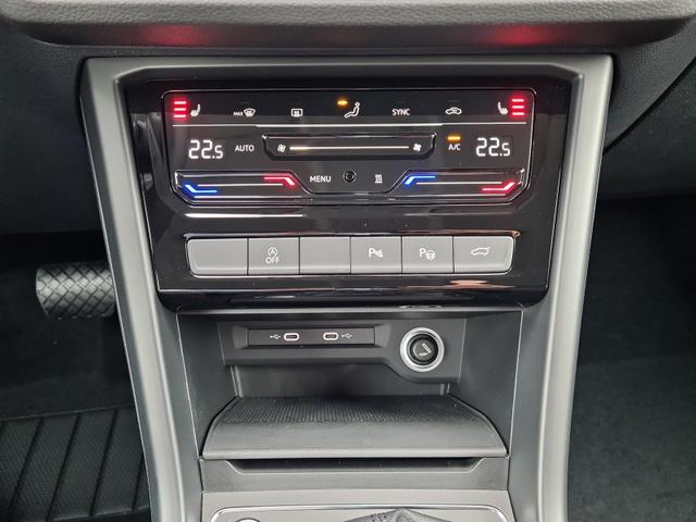 Volkswagen Touran Comfortline BMT/Start-Stopp 1.5 TSI DSG Comf. AHK Navi StHeiz KiSitze 