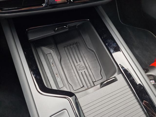 Volkswagen Passat Alltrack 2.0 TSI 195 kW 4Motion R-Line Signature DCCpro AHK H&K 