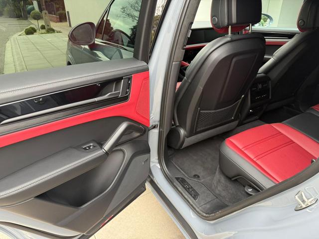 Porsche Cayenne GTS 4.0 AHK Bose PASM PDLS+ Sitzklima 