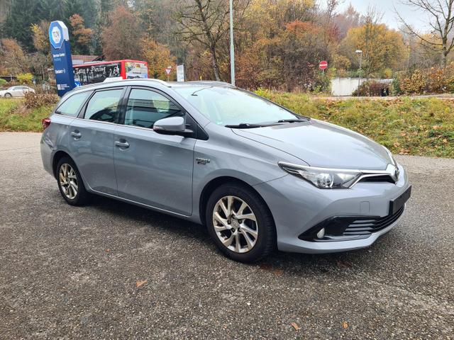 Toyota Auris Touring Sports Hybrid Team D 