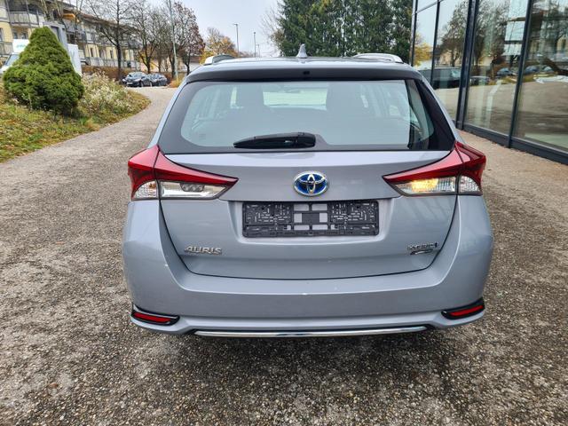 Toyota Auris Touring Sports Hybrid Team D 