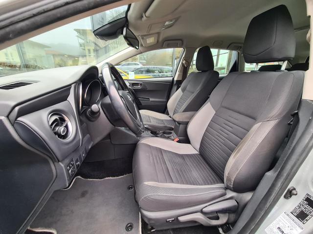 Toyota Auris Touring Sports Hybrid Team D 