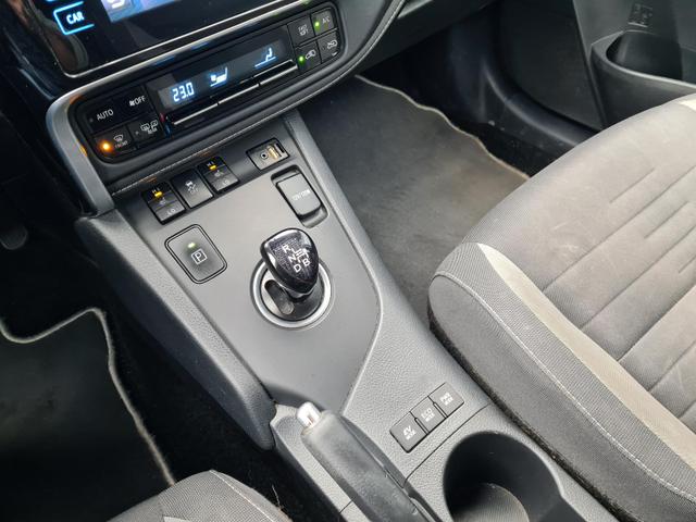 Toyota Auris Touring Sports Hybrid Team D 