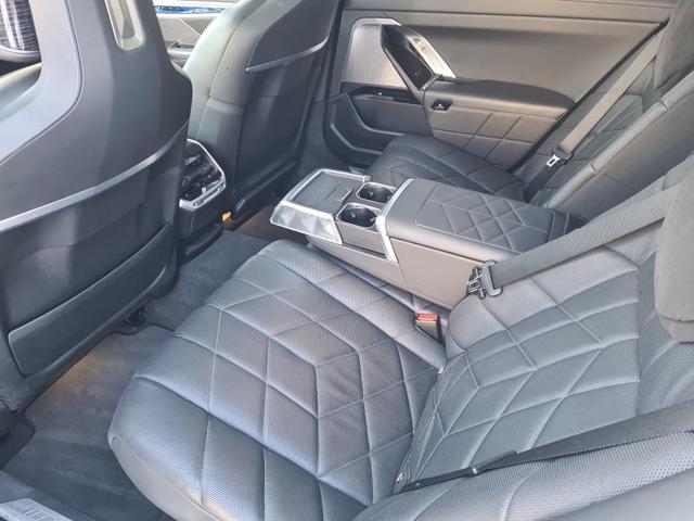 BMW 7er 740 d xDrive M Sport 740d MSport TheatreScreen Sky Innovations 