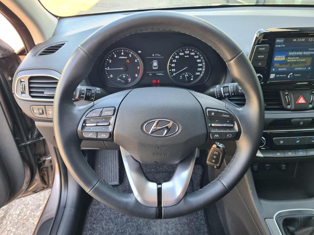 Hyundai i30 Pure Kamera 8-fach Scheckheft 