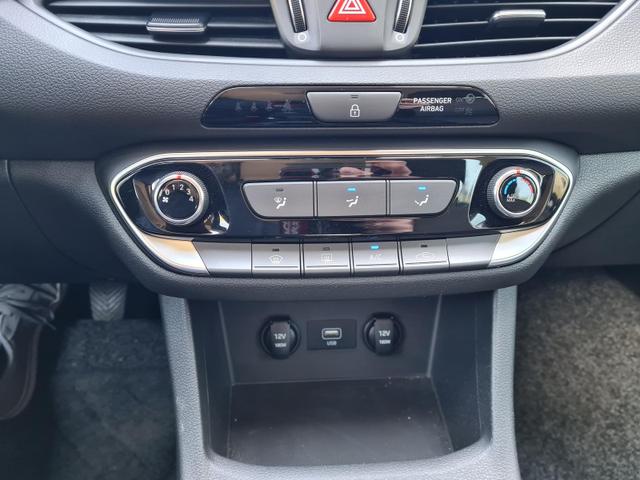 Hyundai i30 Pure Kamera 8-fach Scheckheft 