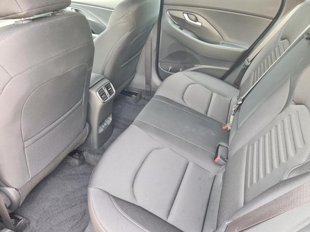 Hyundai i30 Kombi Advantage cw vAHK Navi LED DAB Kamera Winter 