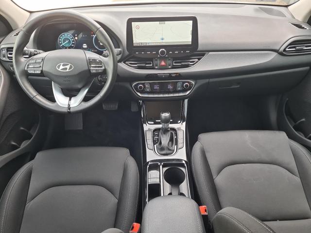 Hyundai i30 Kombi Advantage cw vAHK Navi LED DAB Kamera Winter 