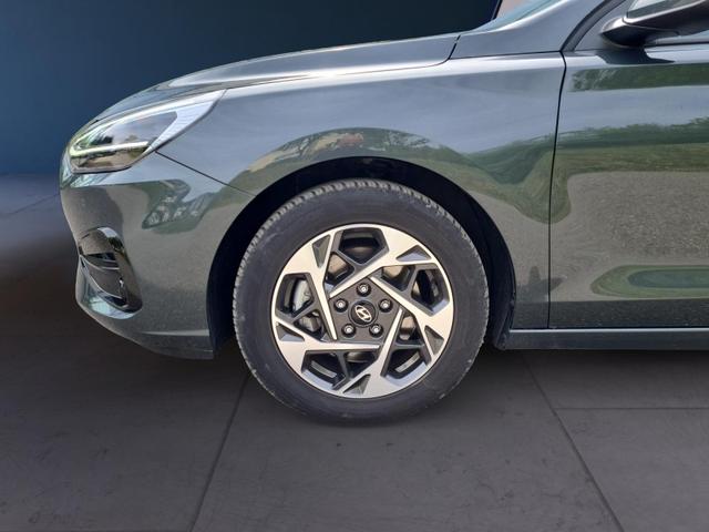 Hyundai i30 Kombi Advantage cw vAHK Navi LED DAB Kamera Winter 