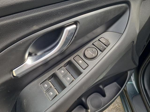 Hyundai i30 Kombi Advantage cw vAHK Navi LED DAB Kamera Winter 