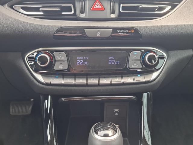 Hyundai i30 Kombi Advantage cw vAHK Navi LED DAB Kamera Winter 