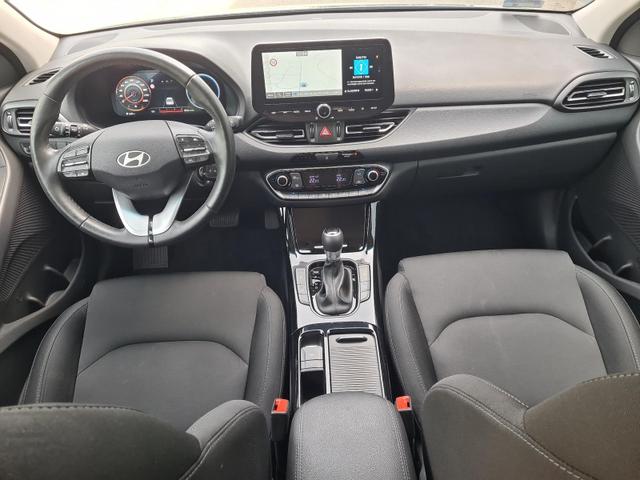 Hyundai i30 Kombi Advantage cw vAHK Navi LED DAB Kamera Winter 