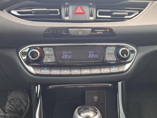 Hyundai i30 Kombi Advantage cw vAHK Navi LED DAB Kamera Winter 