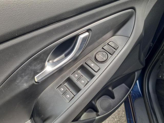 Hyundai i30 Kombi Advantage cw vAHK Navi LED DAB Kamera Winter 
