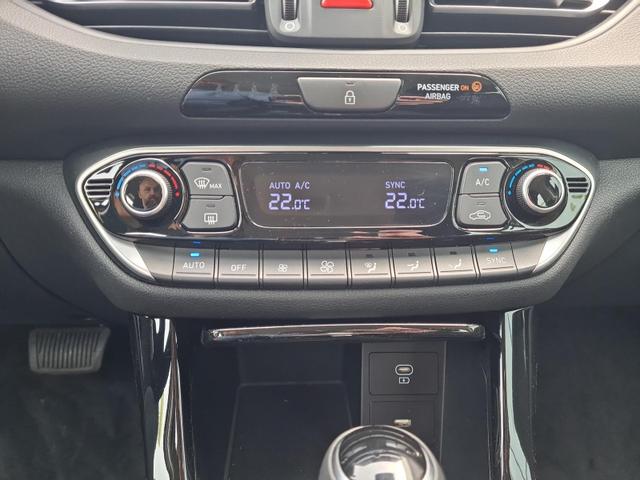 Hyundai i30 Kombi Advantage cw vAHK Navi LED DAB Kamera Winter 