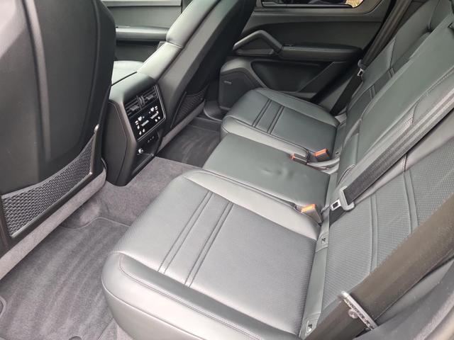 Porsche Cayenne GTS BOSE AHK SoftClose 4RadLenk Matrix 