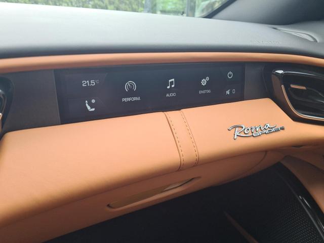 Ferrari Roma Spider Pass.Display ACC Airscarf Seatvent. 