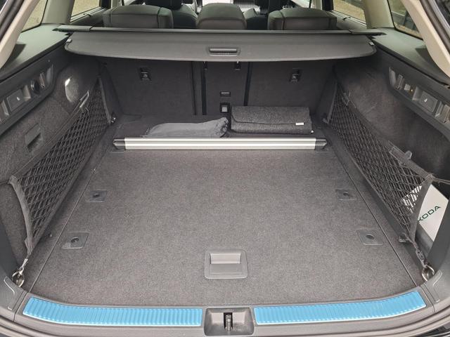 Skoda Superb Combi 2.0 TDI 142 kW 4x4 L&K AHK Canton Pano FahrAssistPLUS HeadUp 