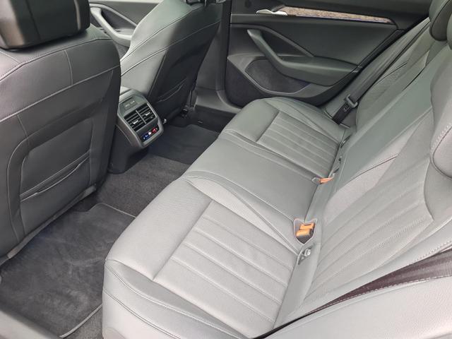 Skoda Superb Combi 2.0 TDI 142 kW 4x4 L&K AHK Canton Pano FahrAssistPLUS HeadUp 