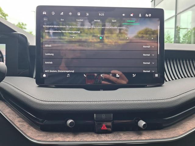 Skoda Superb Combi 2.0 TDI 142 kW 4x4 L&K AHK Canton Pano FahrAssistPLUS HeadUp 