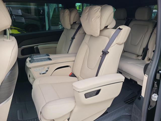 Mercedes-Benz V-Klasse 300 d 4MATIC extralang EXCLUSIVE (447.815) V300d AMG AHK StHeiz LuxurySeat 