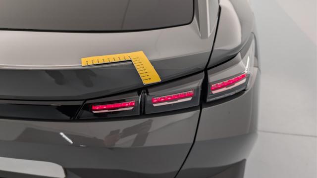 Peugeot 408 Hybrid 145 e-DCS6 Allure 