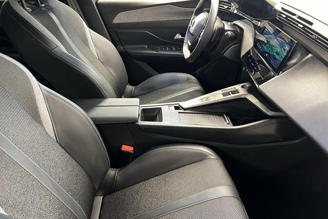 Peugeot 408 Hybrid 145 e-DCS6 Allure 