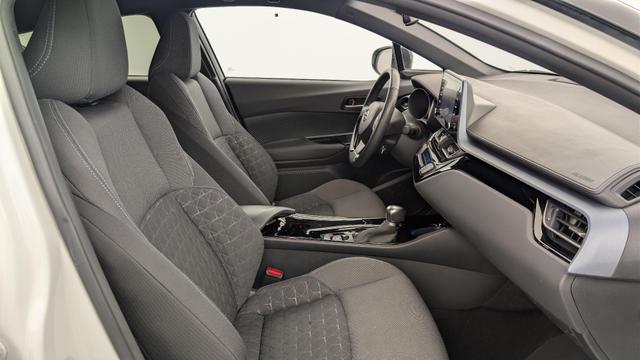 Toyota C-HR HYBRIDE 2.0L DISTINCTIVE 