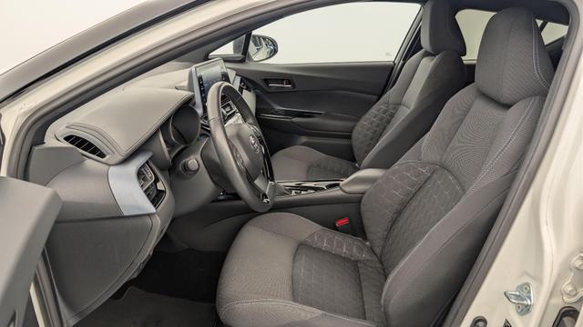 Toyota C-HR HYBRIDE 2.0L DISTINCTIVE 