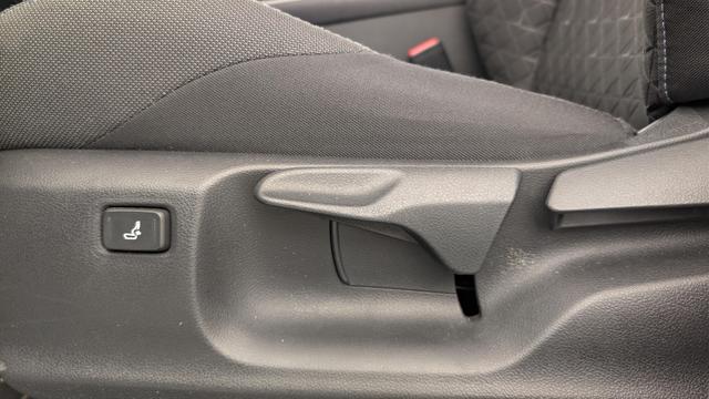 Toyota C-HR HYBRIDE 2.0L DISTINCTIVE 